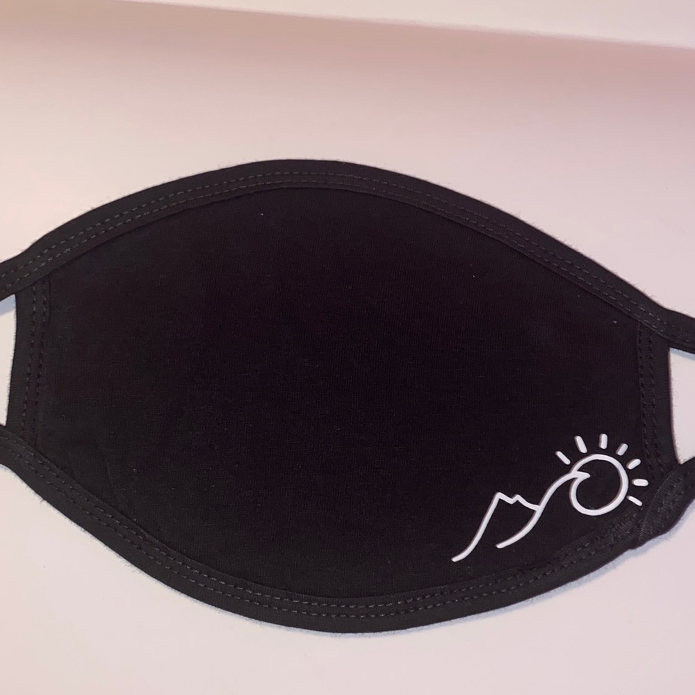 Mountain wave face mask